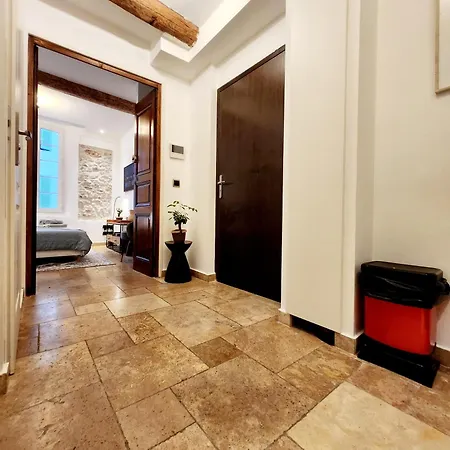 Le Massena - Dans Le Vieil Antibes